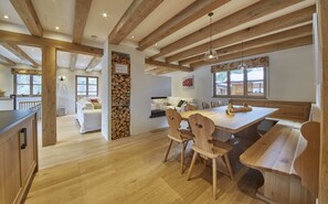 木屋, 5 間臥室, 山景 (Lodge) | 房內用餐區