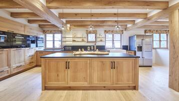 Nhà gỗ, 5 phòng ngủ, quang cảnh núi (Lodge) | Bếp riêng | Tủ lạnh, lò vi sóng, lò nướng, bếp nấu