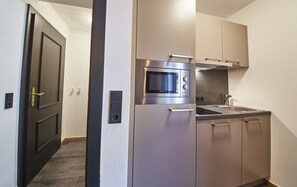 Studio, fjellutsikt (Appartement Top 6) | Eget tekjøkken | Kjøleskap, mikrobølgeovn, kokeplater og oppvaskmaskin