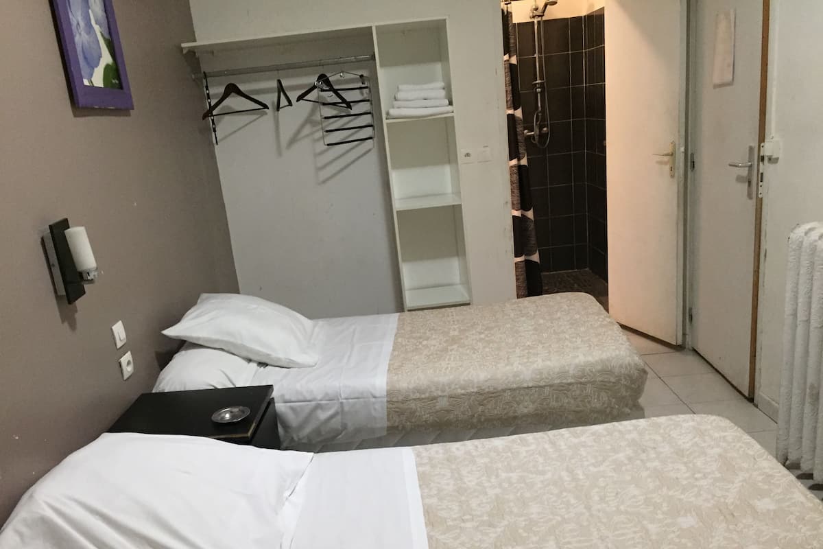 Free WiFi, bed sheets
