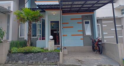Homestay Omah Seledri Batu