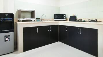 Fridge, microwave, stovetop, electric kettle