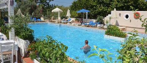 Outdoor pool, pool umbrellas, sun loungers