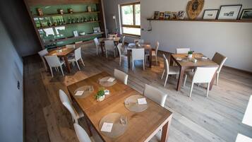 Daily continental breakfast (EUR 15 per person)