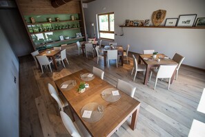 Daily continental breakfast (EUR 15 per person)