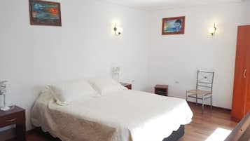 Individually decorated, iron/ironing board, free WiFi, bed sheets