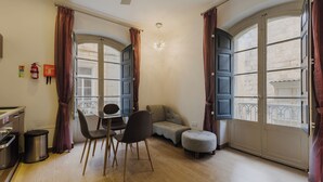 Apartment, Balcony (Parliament) | Living area | Smart TV, Netflix
