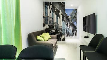 Appartement, 2 chambres, sauna (Penthouse) | Coin séjour | TV connectée, Netflix