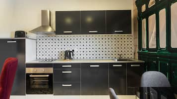 Appartement Deluxe (Gallariji) | Coin cuisine privé | Grand réfrigérateur, four, plaque de cuisson, lave-vaisselle