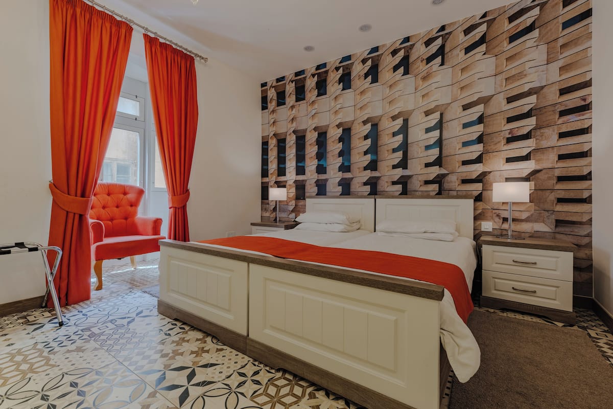 Apartment, Balcony (Parliament) | Premium bedding, in-room safe, blackout drapes, soundproofing