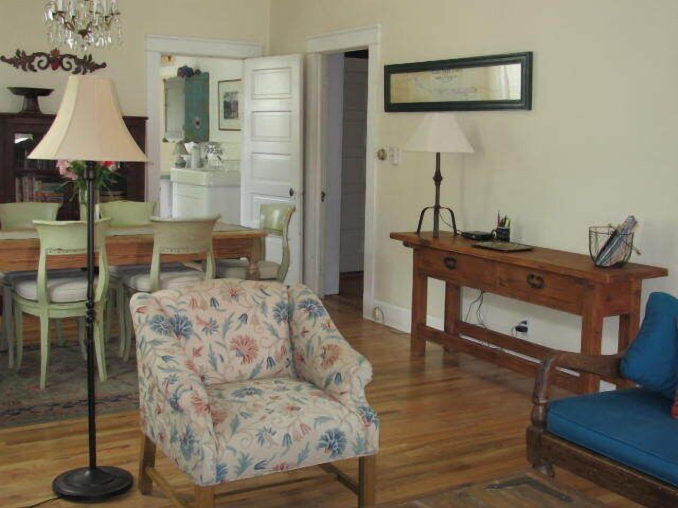 5th and D Renovated Historic Corner Rowhouse With Enclosed Yard