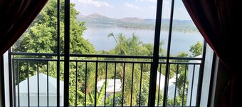 Kosmos Lodge