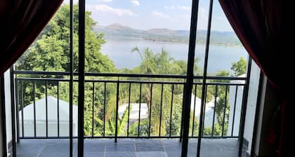 Kosmos Lodge
