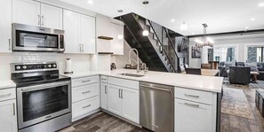 คอนโด, 4 ห้องนอน | ครัวส่วนตัว | ตู้เย็น, เตาอบ, เครื่องชงกาแฟ/ชา, เตาปิ้งขนมปัง