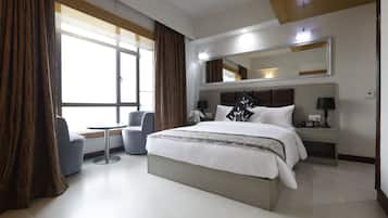 Suite with separate living area - High Floor | 1 bedroom, minibar, in-room safe, desk