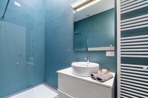 Studio | Badezimmer | Dusche, Haartrockner, Bidet, Handtücher