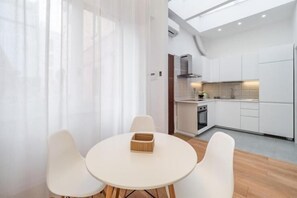 Studio | Restauration dans la chambre