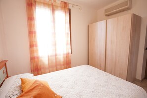 2 bedrooms, iron/ironing board, cots/infant beds - Appartamento Trilo Ornella (Portoferraio)