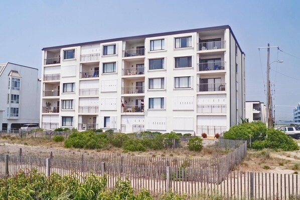 Condo, 2 Bedrooms | Exterior