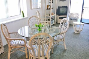Condo, 2 Bedrooms | Dining