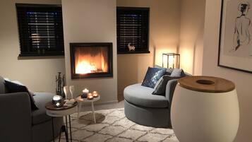 House, 1 Bedroom, Non Smoking, Jetted Tub (Elysium) | Living room | Flat-screen TV