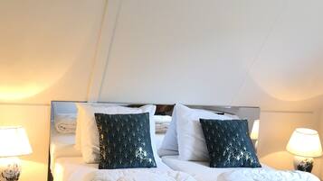 House, 1 Bedroom, Non Smoking, Jetted Tub (Elysium) | Iron/ironing board, free WiFi