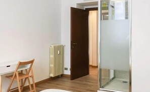 Apartment, 2 Schlafzimmer | 2 Schlafzimmer, Bügeleisen/Bügelbrett, kostenloses WLAN, Bettwäsche