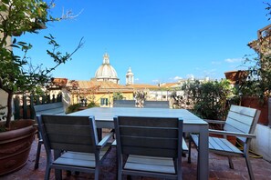 Apartment (2 Bedrooms) | Balcony