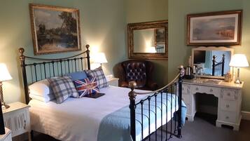 Superior Family Room (3 People) | Laptop workspace, soundproofing, iron/ironing board, free WiFi