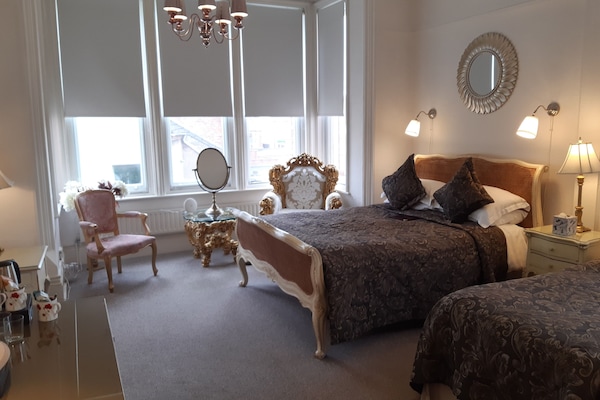 Superior Family Room (4 People) | Laptop workspace, soundproofing, iron/ironing board, free WiFi