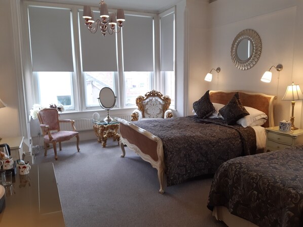 Chambre Luxe | Espace de travail pour ordinateur portable, chambres insonorisées