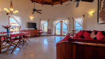 Condo, 3 phòng ngủ | Khu phòng khách