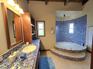 Condo, 3 phòng ngủ | Phòng tắm | Khăn tắm 