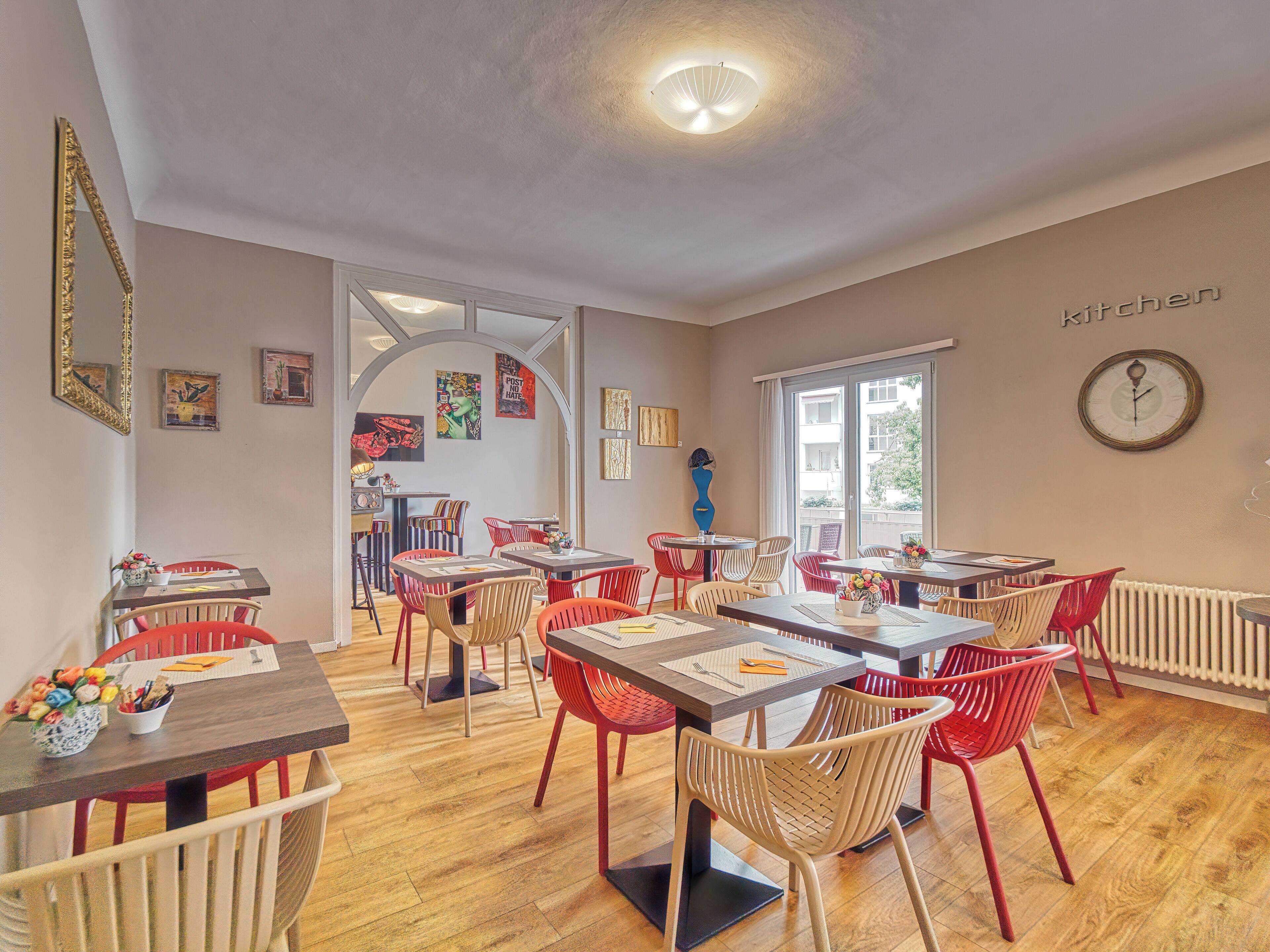 Daily buffet breakfast (CHF 20 per person)