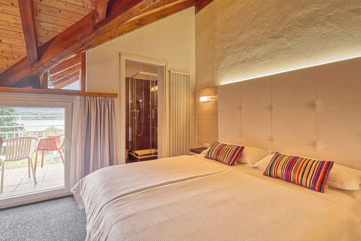 panoramic double room, balcony, lake view | down duvets, in-room safe, individually decorated