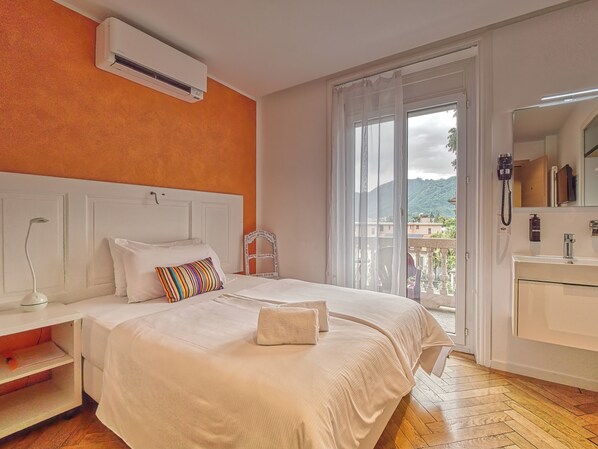 Business Double Room, Balcony, Hill View