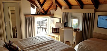 家庭房, 阳台, 湖景 | 客房景观