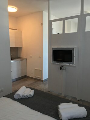Superior Apartment | Private kitchen | Fridge, stovetop, cookware/dishes/utensils - Andrea Case Vacanze L'Ancora (Porto Empedocle)