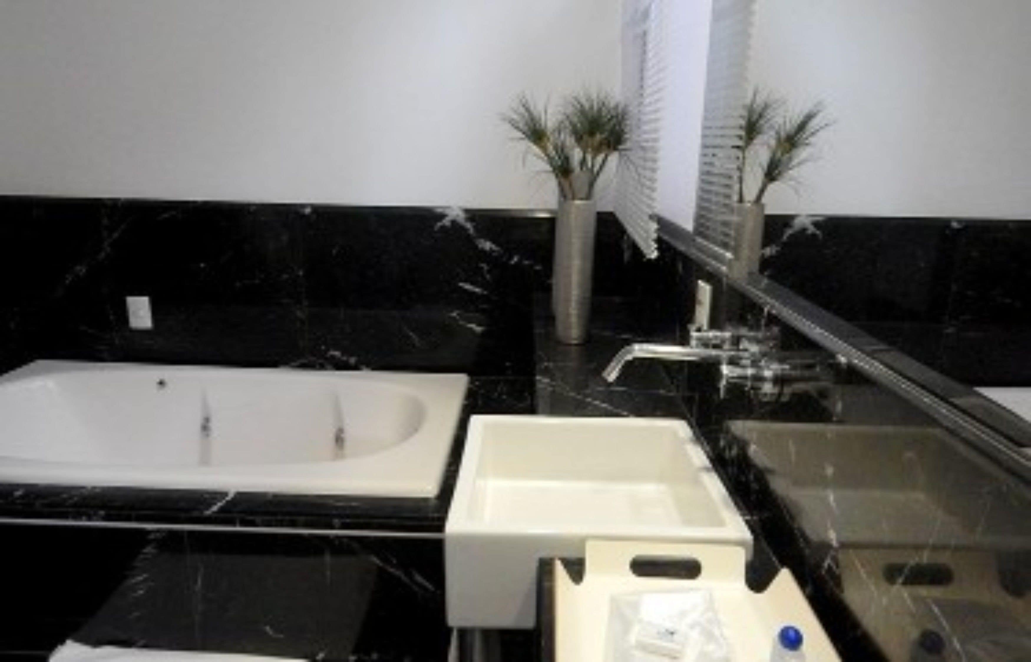 presidential suite, 1 king bed (master) | 1 bedroom, premium bedding, pillow-top beds, minibar