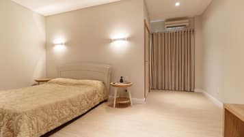 Suíte estúdio superior, várias camas | Roupas de cama premium, camas com colchões pillow-top, frigobar