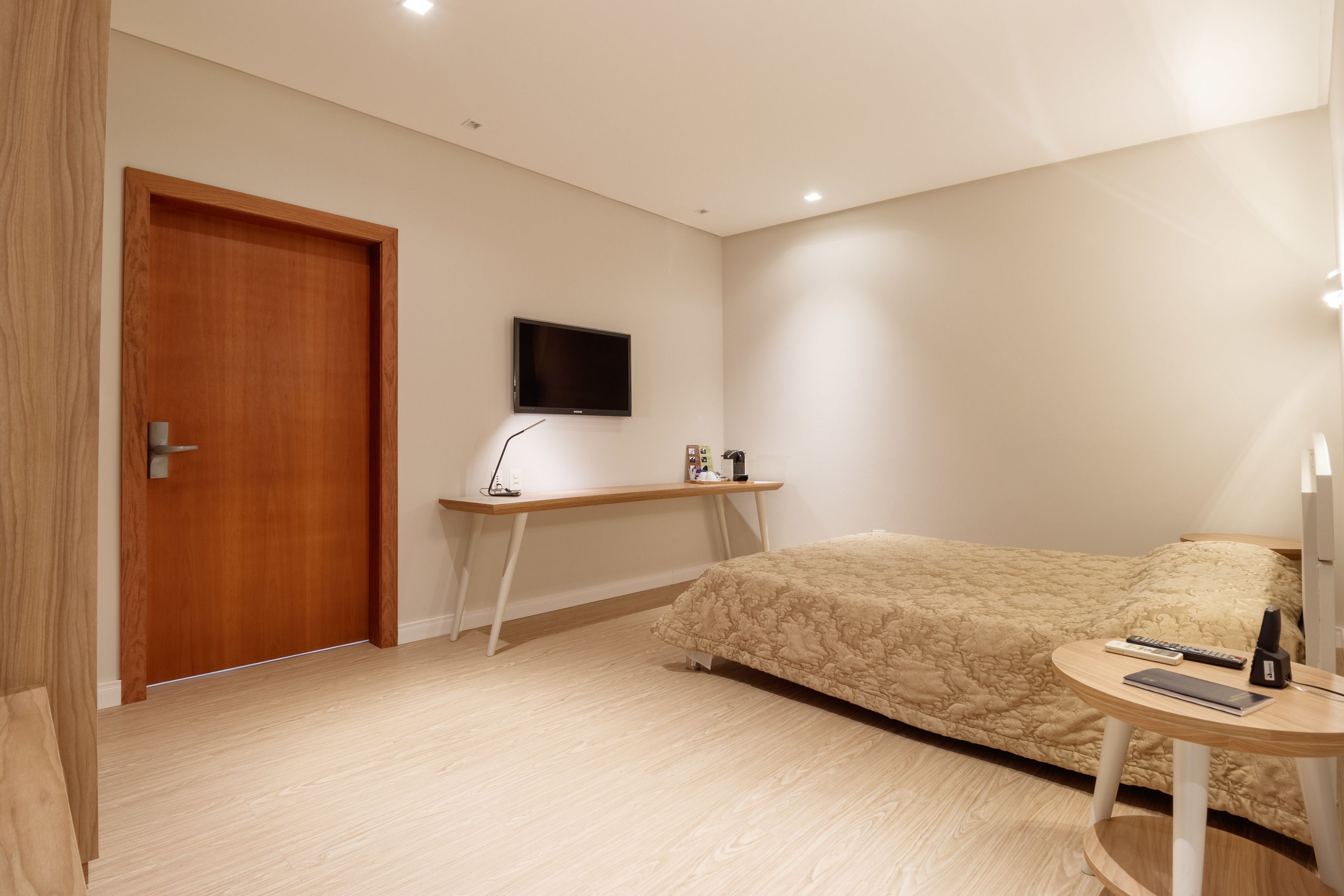 superior studio suite, multiple beds | 1 bedroom, premium bedding, pillow-top beds, minibar