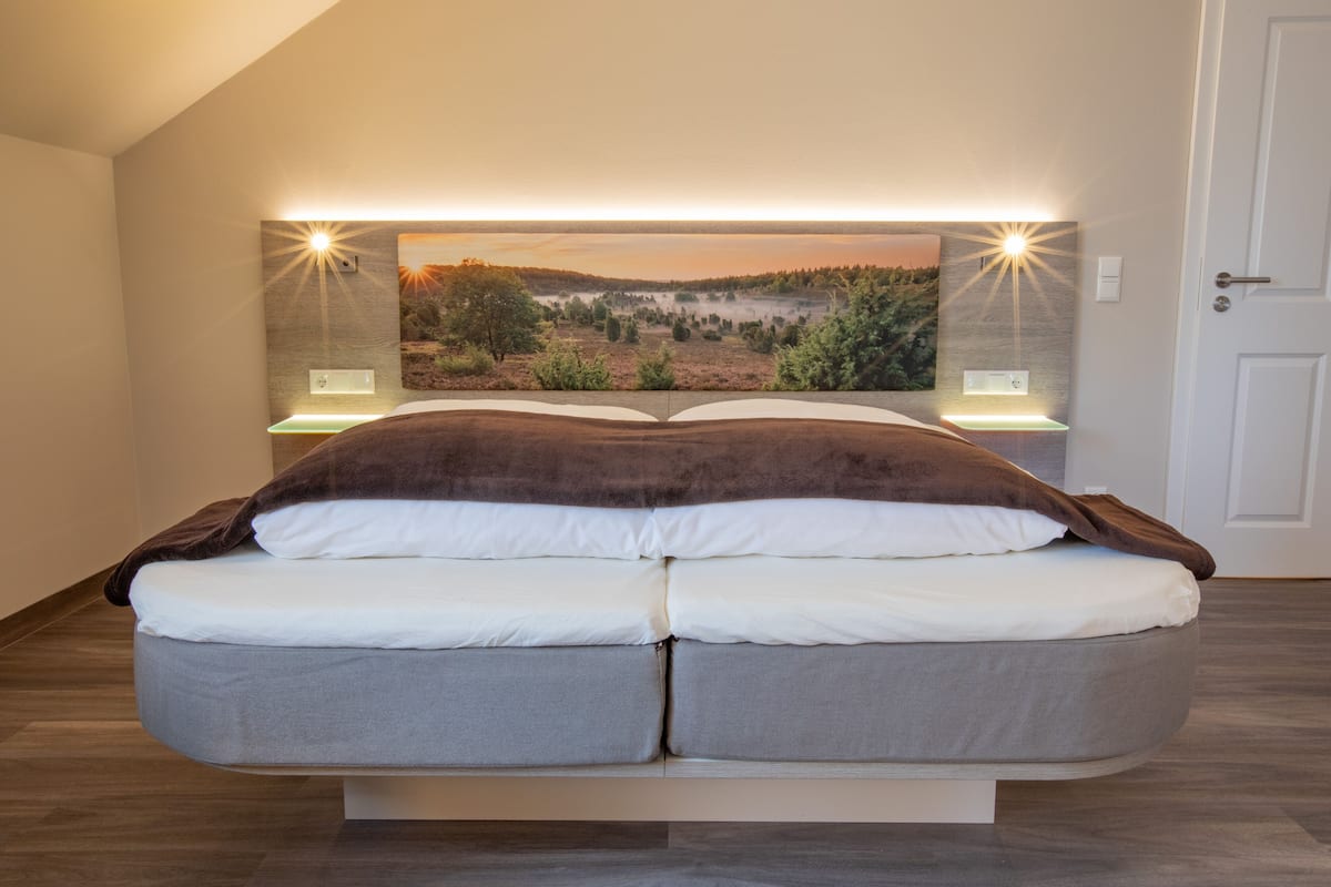 double room | desk, blackout curtains, rollaway beds, free wifi