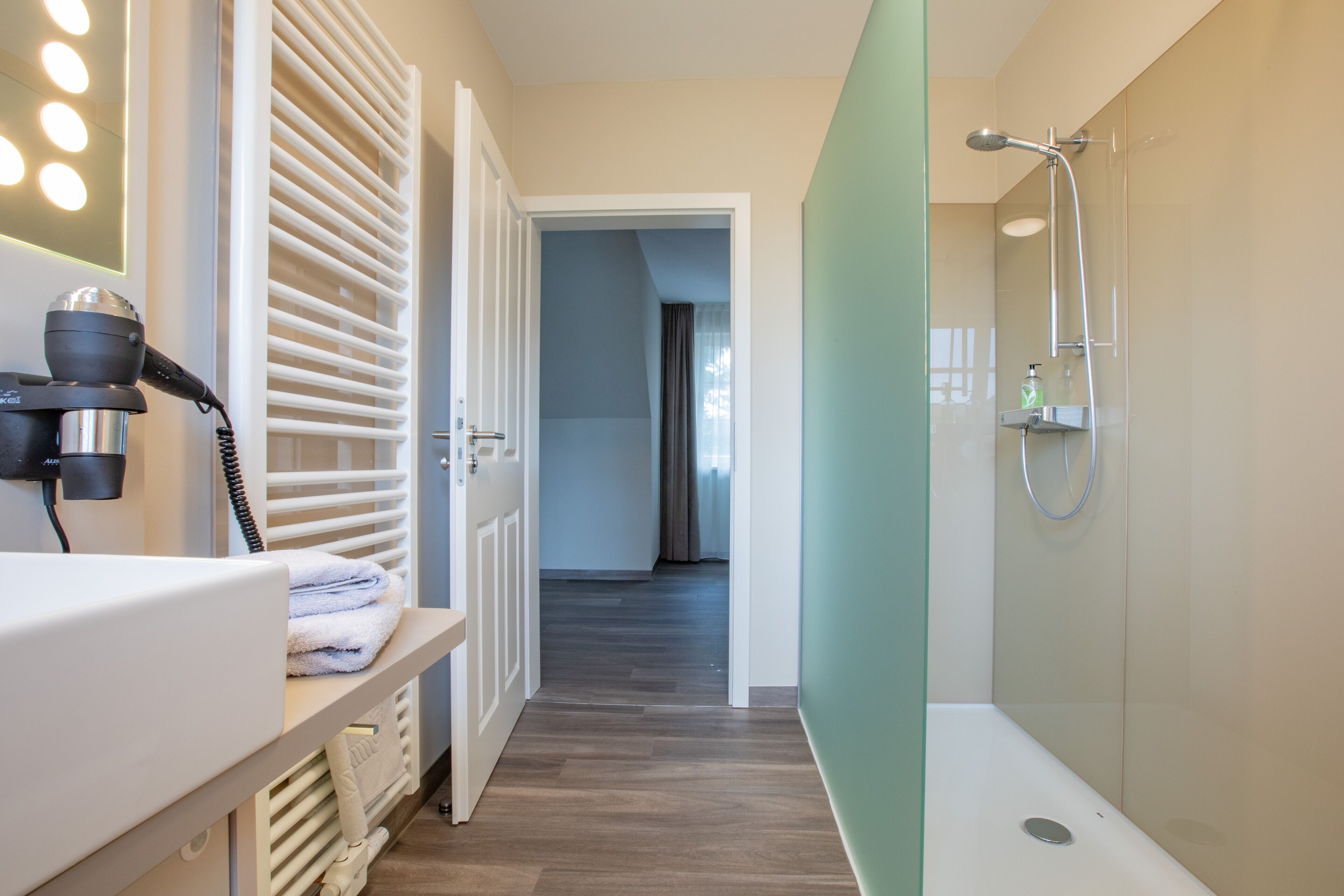 single room | bathroom | free toiletries, hair dryer, towels