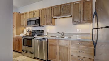 Condo, 2 Bedrooms | Private kitchen | Microwave, dishwasher, cookware/dishes/utensils, paper towels