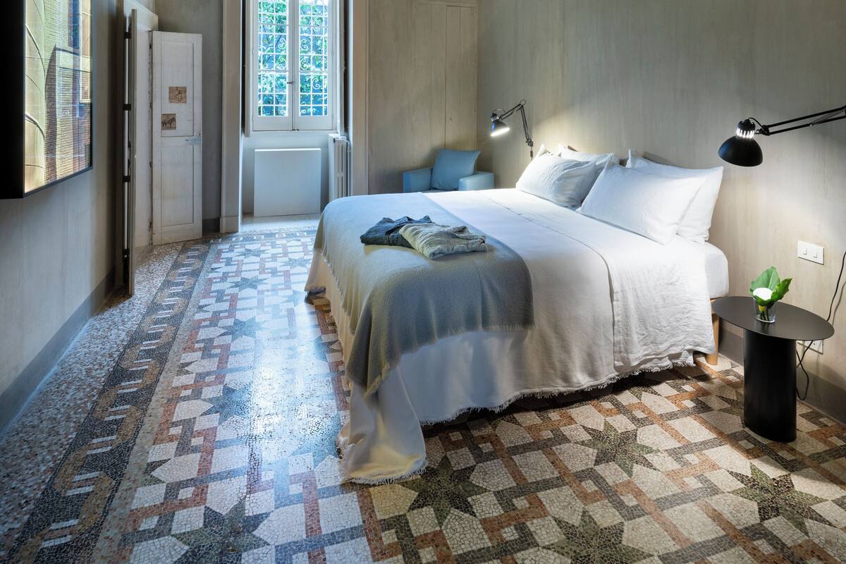 Junior suite, 1 kingsize bed, uitzicht op binnenplaats (Royal Junior Suite) | Kameruitzicht