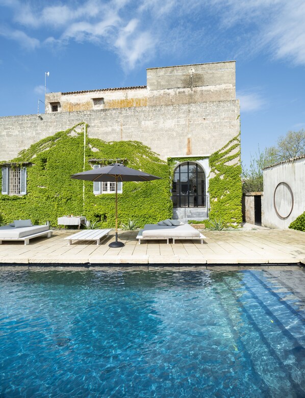 Seasonal outdoor pool, pool umbrellas, sun loungers