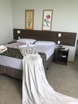 Minibar, wifi gratis, ropa de cama