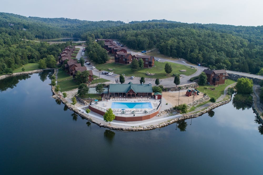 Ozark Comfort 3 Bedroom Condo by RedAwning - Reeds Spring, MO