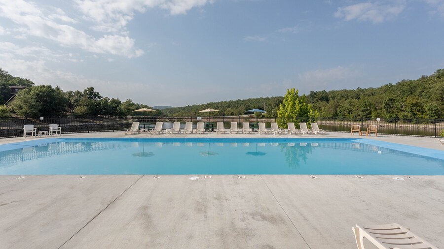 Ozark Comfort 3 Bedroom Condo by RedAwning