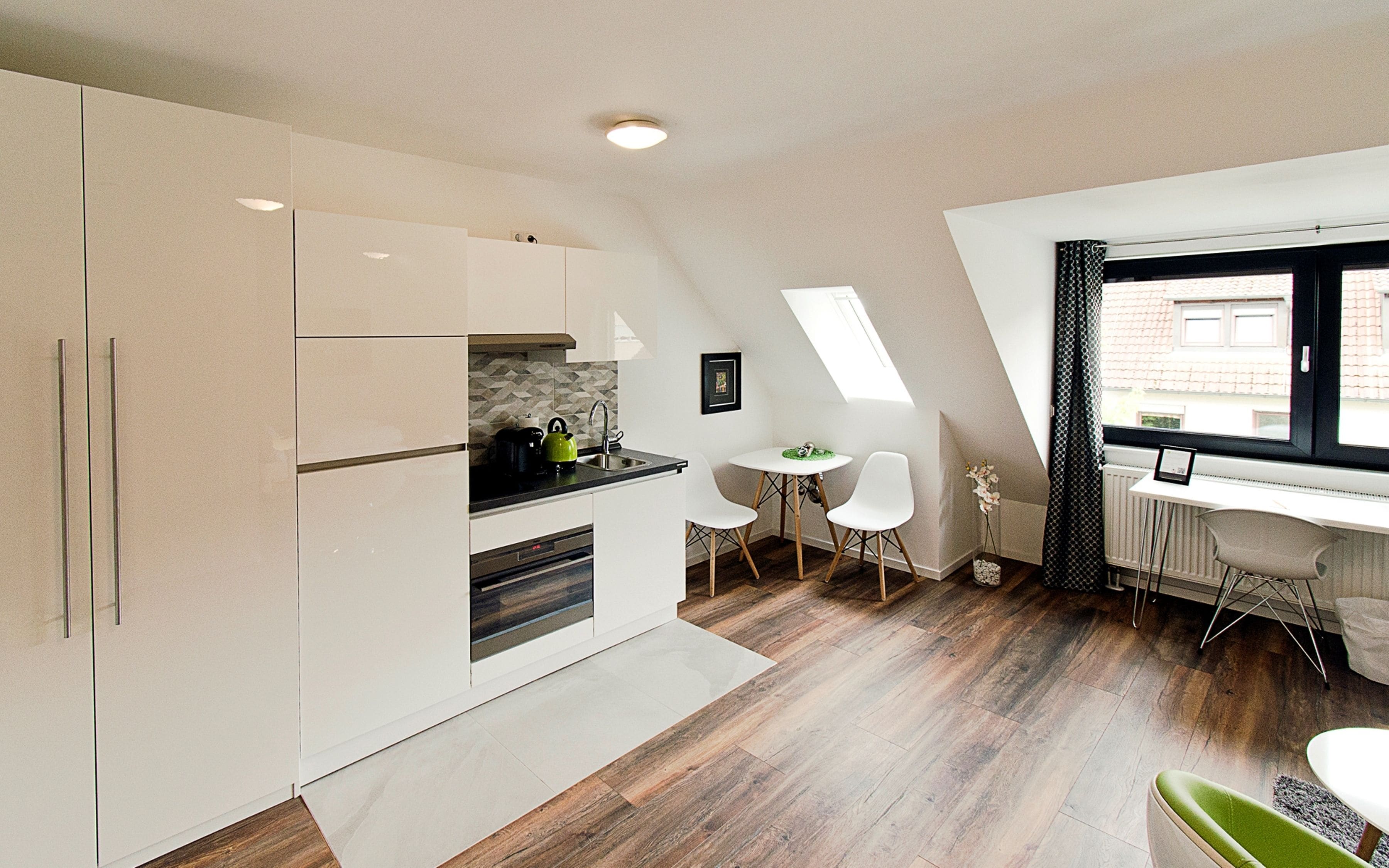 Comfort Studio Apartment | Individueel gedecoreerd, individueel gemeubileerd, een bureau